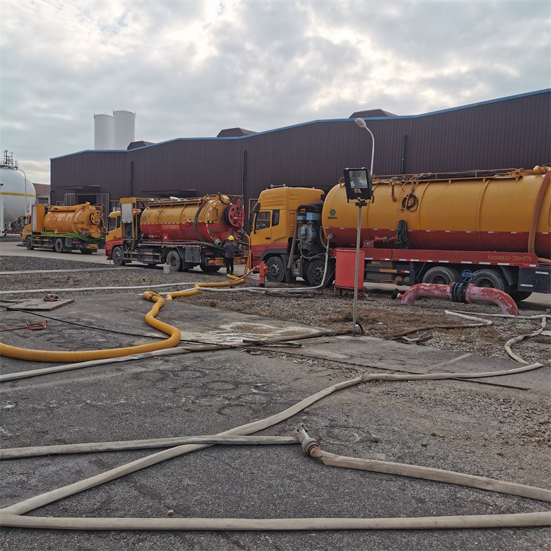 大路镇污水池清理